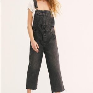 We the Free Baggy Boyfriend Overalls Black sz 25